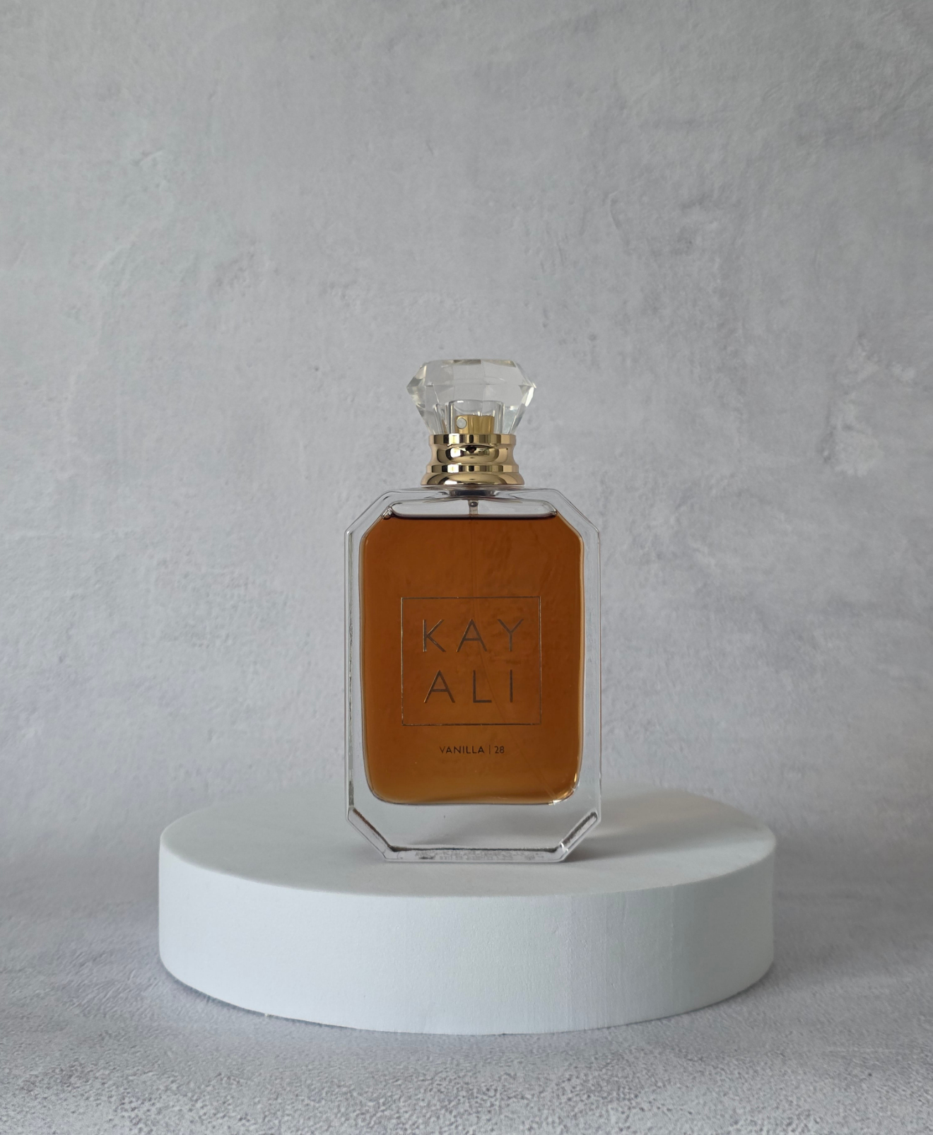 Vanilla 28 Kayali EDP – alternate view